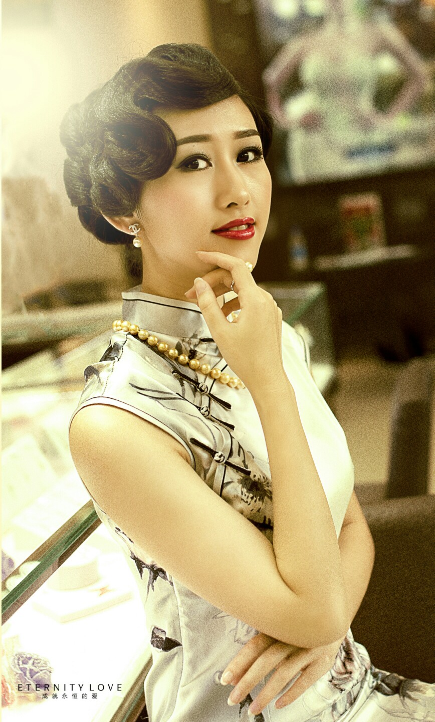 真丝旗袍，造型出自本人