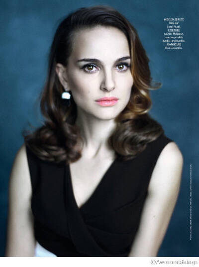 Natalie Portman 登上法国版3月刊封面。。她还是我心中那个优雅美丽的黑天鹅～