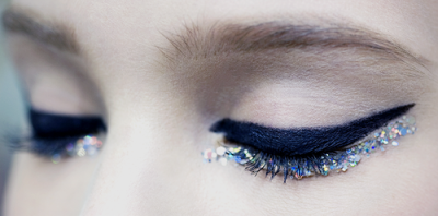 眼线配闪粉！魅惑眼妆～美丽眼睛！