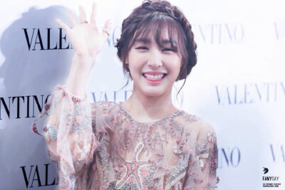 tiffany 【专属笑眼】 cr.logo