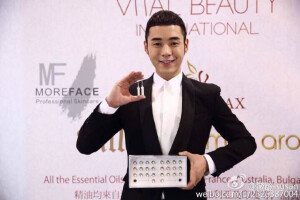 SKII的讲师 美俏的主持人 特别喜欢和认可我们的这款日夜精华乳[鼓掌][鼓掌]