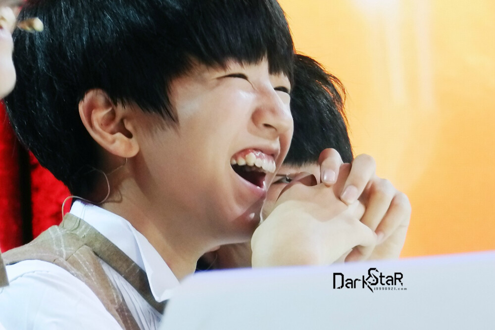 王俊凯 TFBOYS王俊凯 20140828年代秀节目录制cr.DarK_StaR_王俊凯个人站