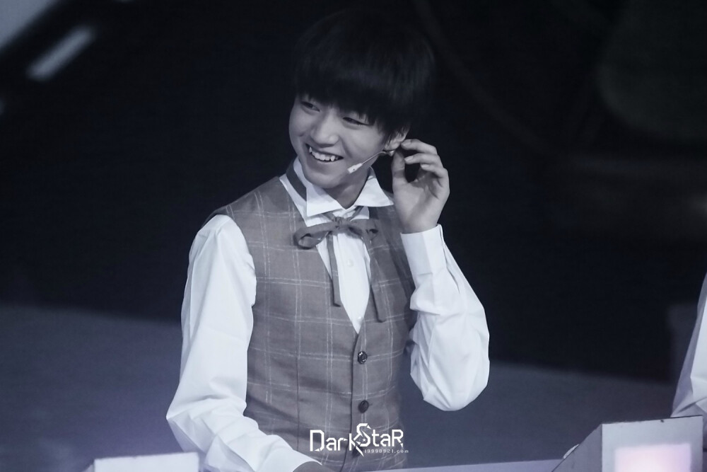 王俊凯 TFBOYS王俊凯 20140828年代秀节目录制cr.DarK_StaR_王俊凯个人站