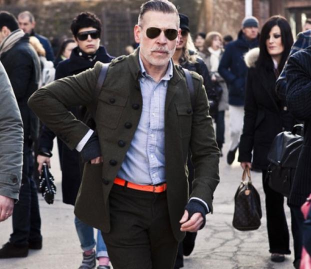 Nick Wooster 作为美国著名精品百货店Neiman Marcus、Bergdorf Goodman的男装时装总监，NickWooster不仅是买手界的元老，其经典隽永、腔调十足的个人着装风格，更让他成为街拍界的大神，四大时装周的明星，Nick Wooster向来是街拍摄影师们的最爱。@夏@