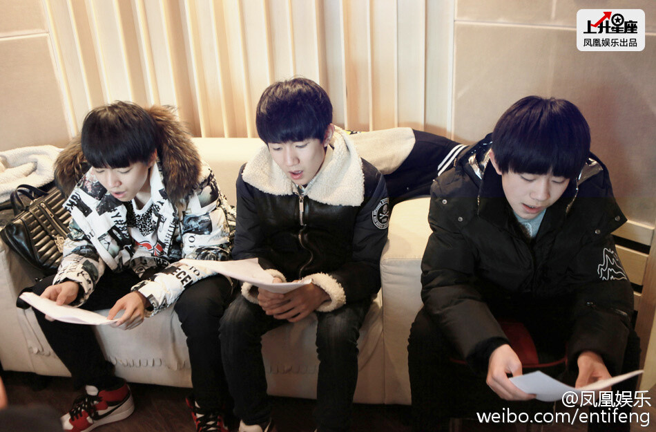TFBOYS 凤凰娱乐采访 一首慢歌一首中速个，在三月底见面哦！