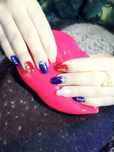 美丽的姐姐喜欢的宝蓝色，客户非常满意！