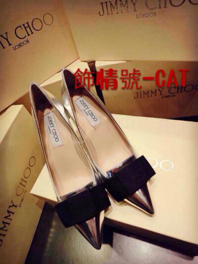 JIMMY CHOO. 左岸瀟同款 ✨ 蝴蝶結高跟鞋！ 2015早春新款 美爆的款式   專櫃一比一開模 很完美的鞋楦 很顯腳面的修長  黑色/銀色 兩色入 牛皮材質 真皮內里