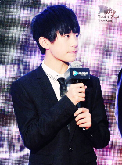TFBOYS 易炀千玺 cr.logo