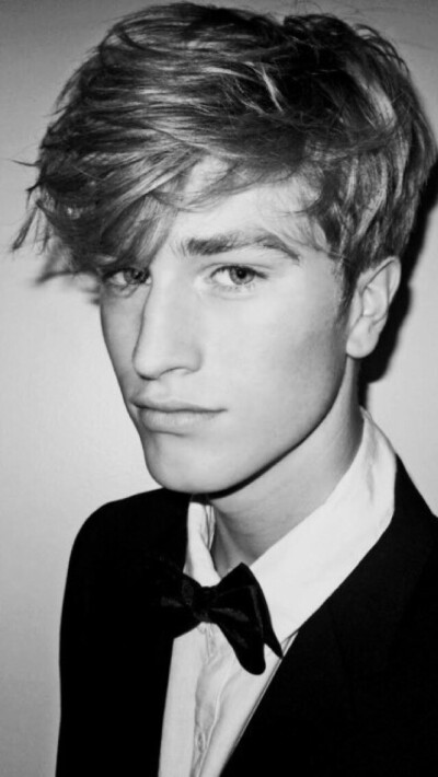 一大波帅哥壁纸来袭，你准备好了没？