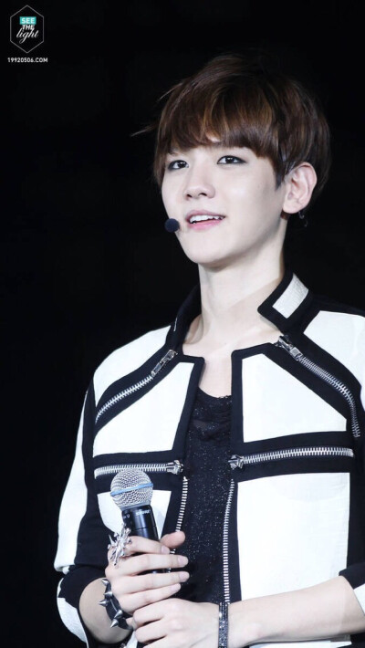 一大波帅哥壁纸来袭，你准备好了没？