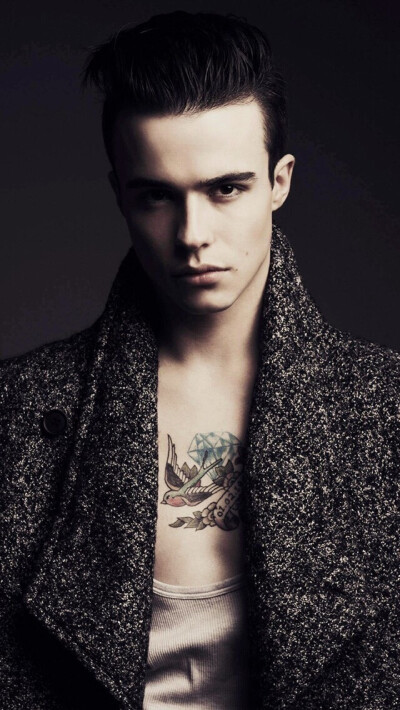 一大波帅哥壁纸来袭，你准备好了没？