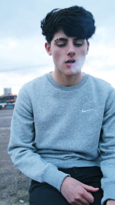 一大波帅哥壁纸来袭，你准备好了没？