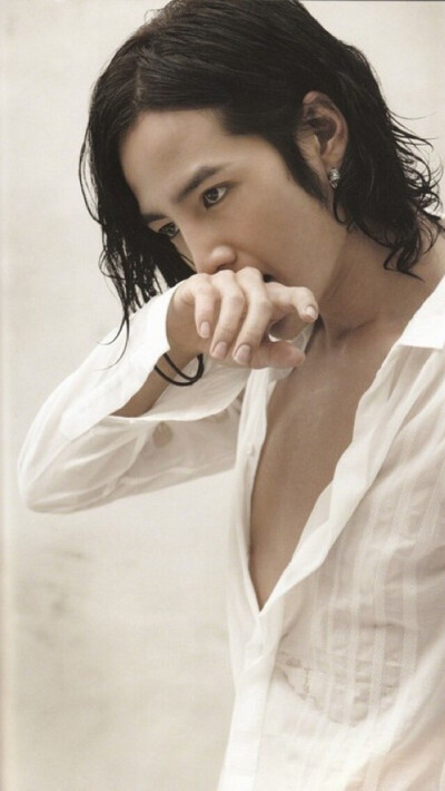 一大波帅哥壁纸来袭，你准备好了没？