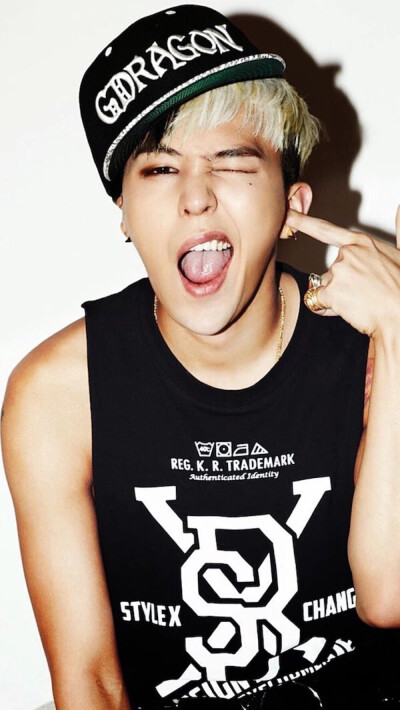 一大波帅哥壁纸来袭，你准备好了没？