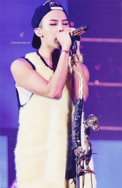 一大波帅哥壁纸来袭，你准备好了没？