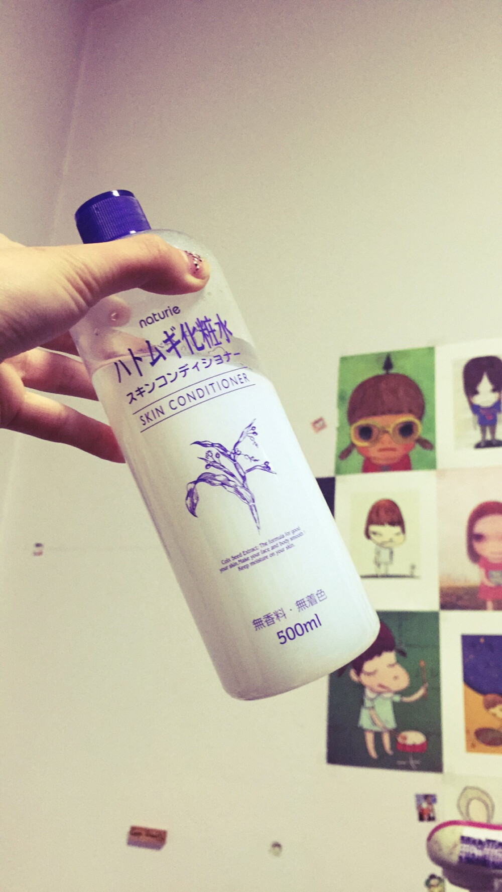 #安利好货#Naturie美白保湿薏仁水爽肤化妆水500ml 泡纸膜的一把好手 你自然是不要相信美白这回事 用完一瓶不会白我可以很负责地说…这是我和室友都用完一瓶的亲测感想 但是补水镇静 无限度敷脸绝对不心疼 ！这就是优势啊啧啧！对于我这种洗完脸必要用化妆棉敷脸党来说 也算是一种福音啦！