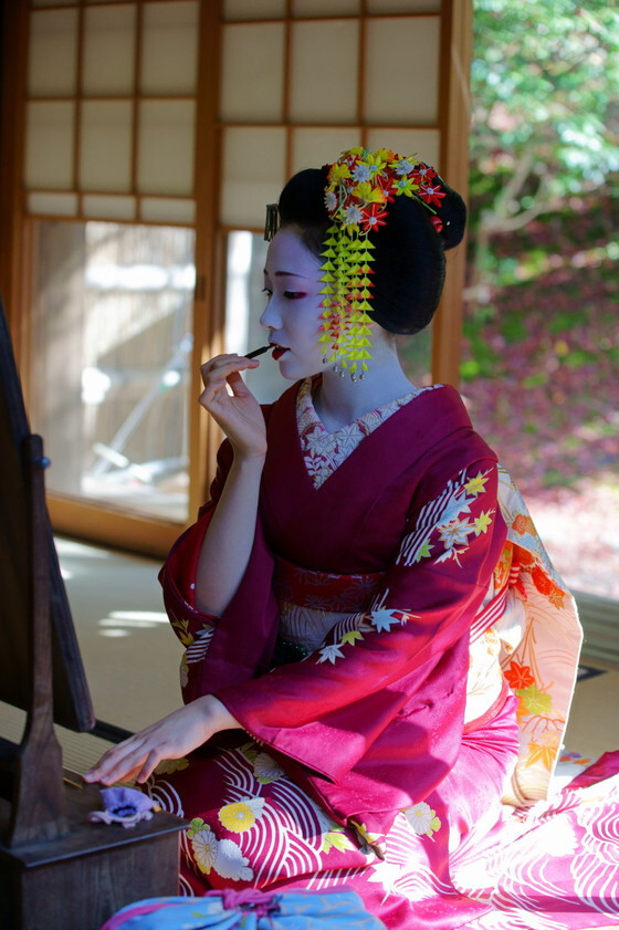 镜前，红白妆，舞伎的妖媚。【geiko】