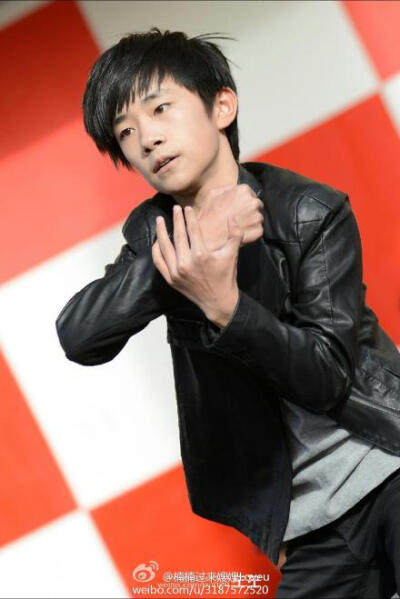 你在我的心口开了一枪，从此我患上了思千症。等待你成王，我的小舞王。