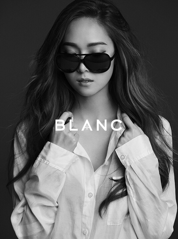 郑秀妍个人品牌BLANC ECLARE 官网宣传图。