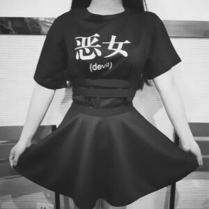 所有光鲜亮丽的背后，都曾熬过无数个不为人知的黑夜。女头by小扇