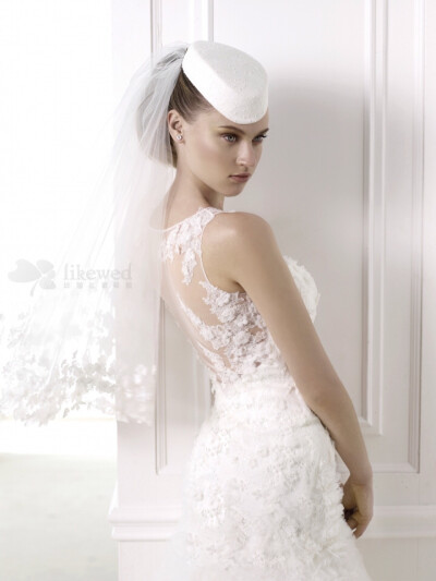 【世界10大婚纱品牌No.1 Pronovias 2015春夏婚纱系列】Pronovias源自西班牙的全球第一婚纱品牌，以高贵、优雅闻名，在全球60个国家拥有158个店面。旗下拥有Valentino等多位顶尖设计师。经典的优雅是Pronovias 最大的…