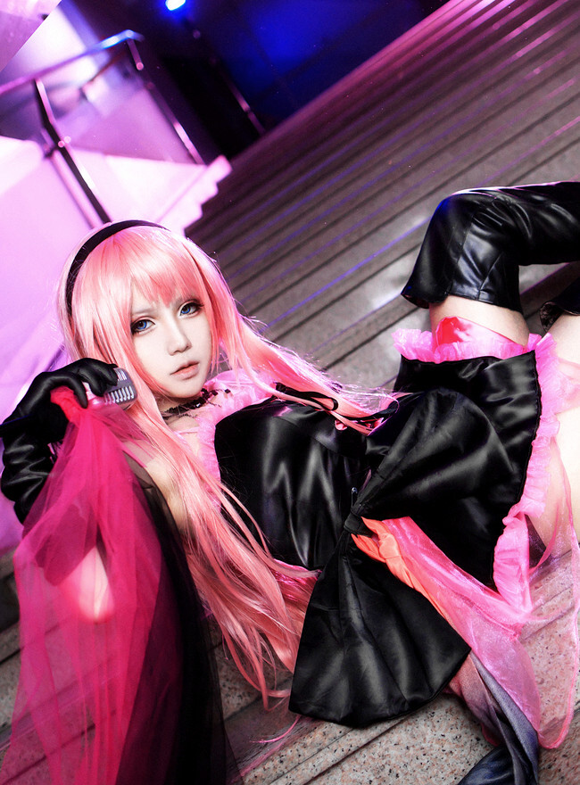 《威风堂々》——LUKA（超会议）--- VOCALOID 角色 巡音流歌 cn: -骨陌- staff摄影：残念 吖虚化妆：-骨陌-后期：-骨陌