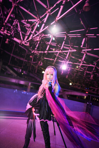 《威风堂々》——LUKA（超会议）--- VOCALOID 角色 巡音流歌 cn: -骨陌- staff摄影：残念 吖虚化妆：-骨陌-后期：-骨陌