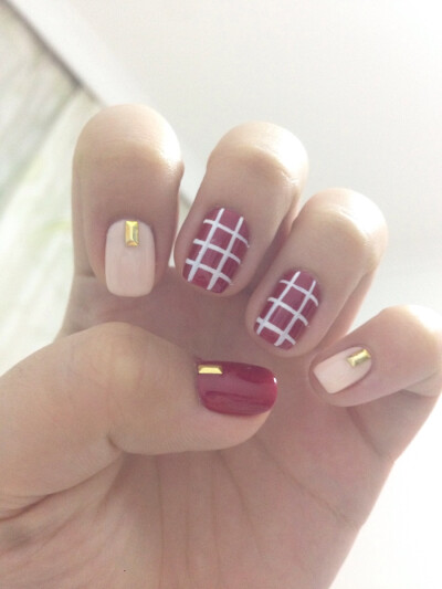 红色 铆钉 跳色 美甲