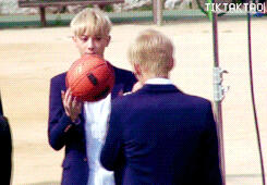 EXO TAO 黄子韬 GIF 韬韬憋怕！到我这里来ლ(•̀ _ •́ ლ)