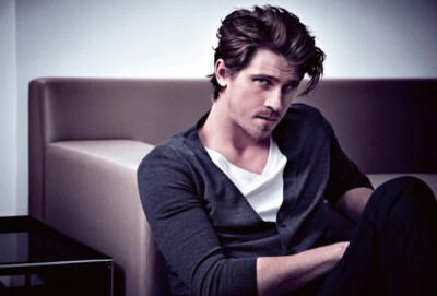 加内特·赫德兰-Garrett Hedlund