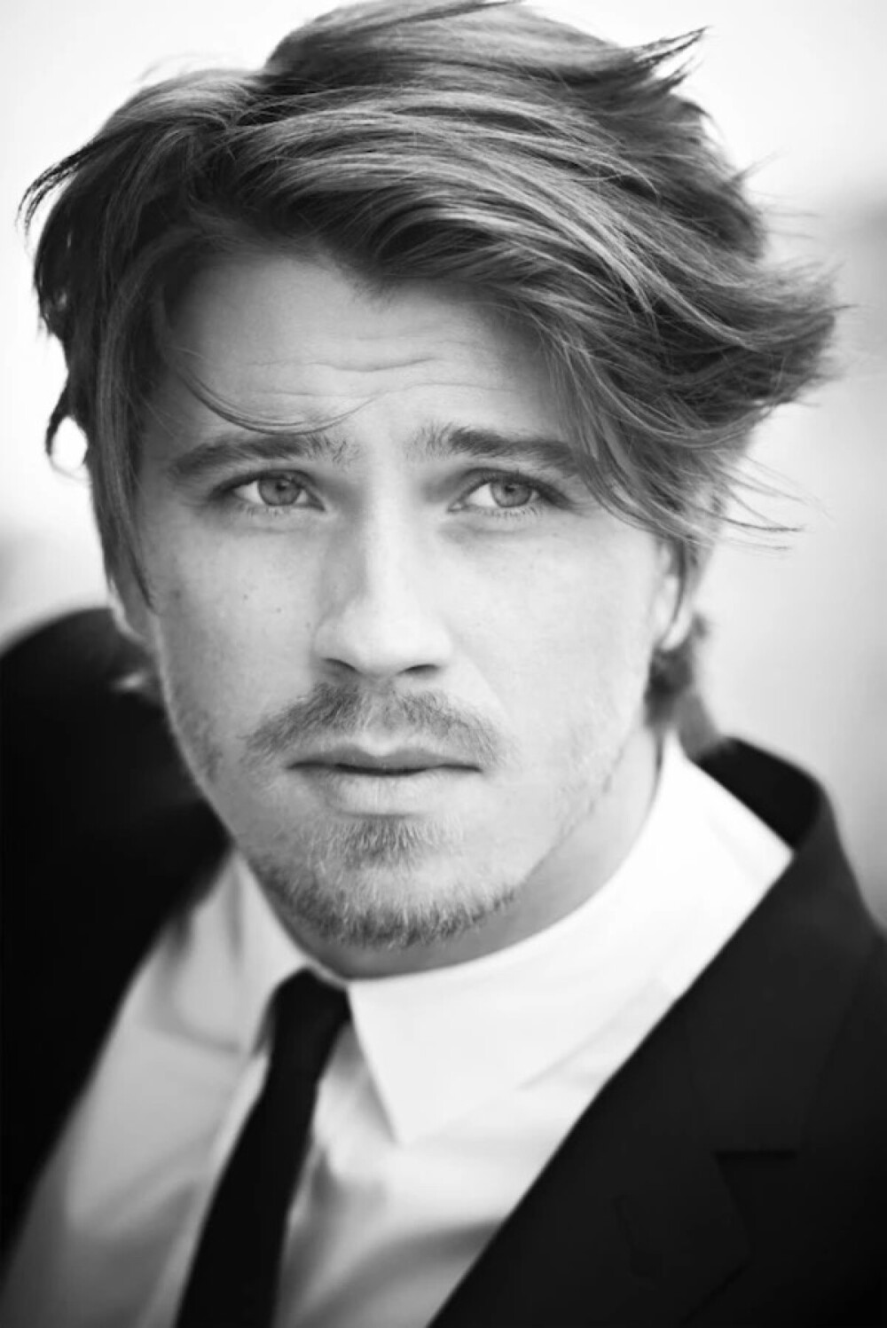 加内特·赫德兰-Garrett Hedlund