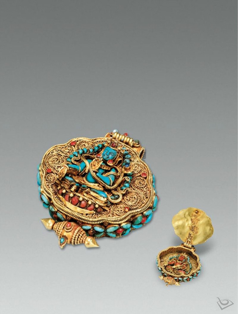 花丝镶嵌:又称为细金工艺,最早始于商代,西汉后期金银制的小头饰开始