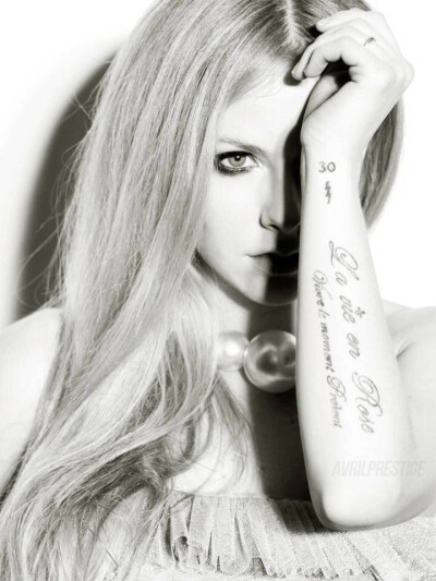 Avril Lavigne.纹身.