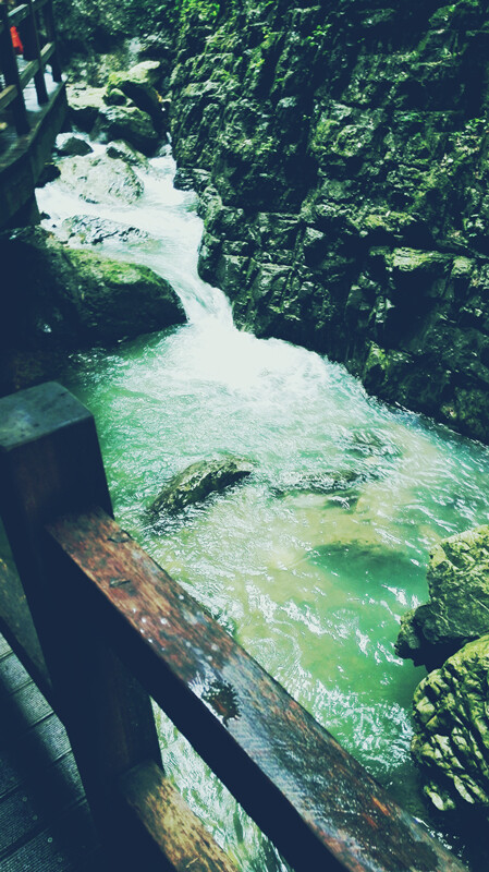 sink in the river 旅游 泉水 黑山谷 重庆 美景