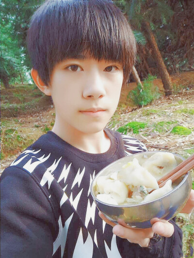 #易烊千玺# #TFBOYS易烊千玺# 微博图片去水印