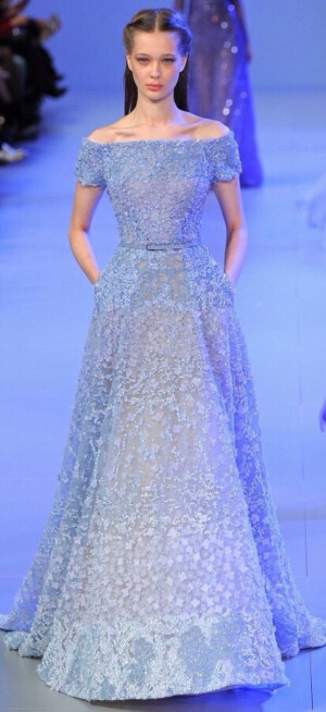 Elie  Saab 盛装出席却只为献礼 #婚纱礼服 #服饰风尚