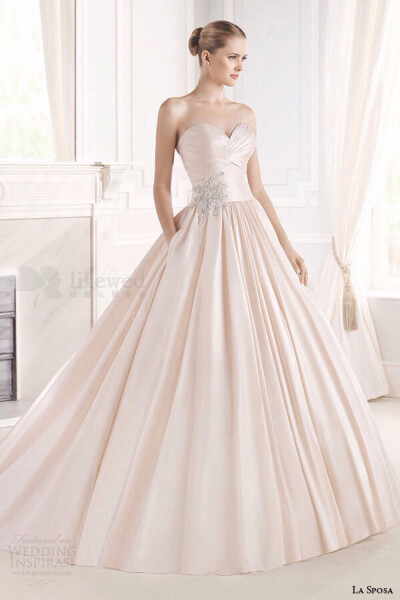 【定格在华服霓裳】La Sposa 2015婚纱！