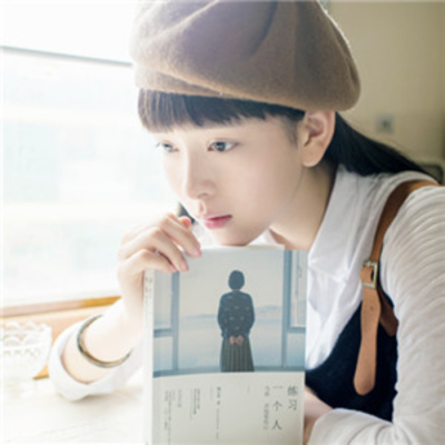 在某一时间，想念一段时光的掌纹；躲在某一地点，想念一个让我牵挂的人。