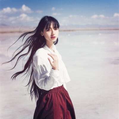 紧抓梦的手，蓝天会越来越近越来越温柔。