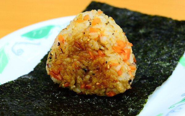 烤鲑鱼饭团