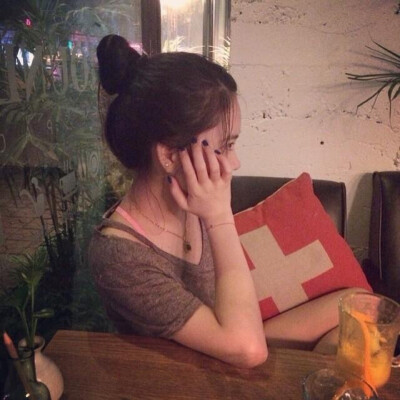 ［ 薄情总是被记住而深情却总被无情的辜负。］#女生头像