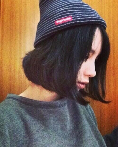 ［ 薄情总是被记住而深情却总被无情的辜负。］#女生头像