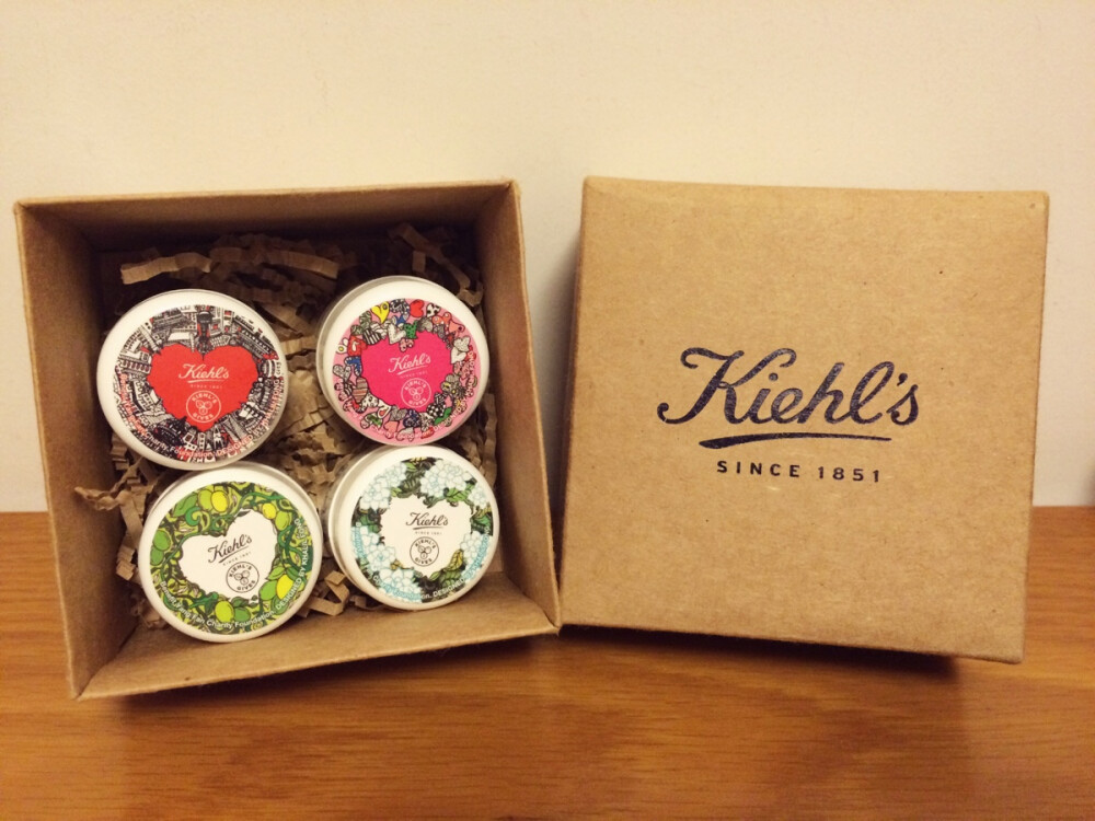 #安利好货#Kiehl’s科颜氏高保湿面霜！超级可爱的四个限量版小样，冬季使用特别保湿滋润，皮肤干燥的美眉，涂上后会有微微疼痛感，那就说明它在很好的进入你肌肤补水！