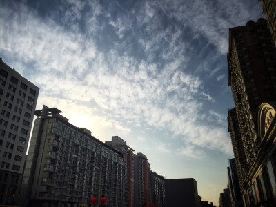 闲庭信步笑看云卷云舒