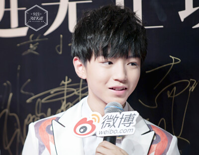 TFBOYS王俊凯 2015.1.15微博之夜 cr logo