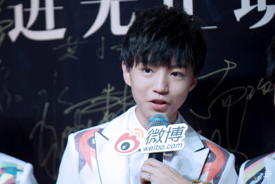 TFBOYS王俊凯 2015.1.15微博之夜 cr logo