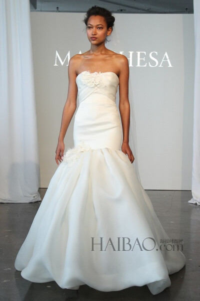 玛切萨 (Marchesa) 鱼尾款式婚纱 了解更多 http://wedding.haibao.com/article/1749006_3.htm#ixzz3SRZHvN3G