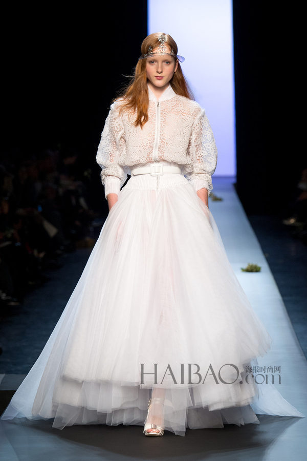 高缇耶 (Jean Paul Gaultier) 2015春夏高定秀 了解更多 http://wedding.haibao.com/article/1762370_4.htm#ixzz3SRdHK0Pi