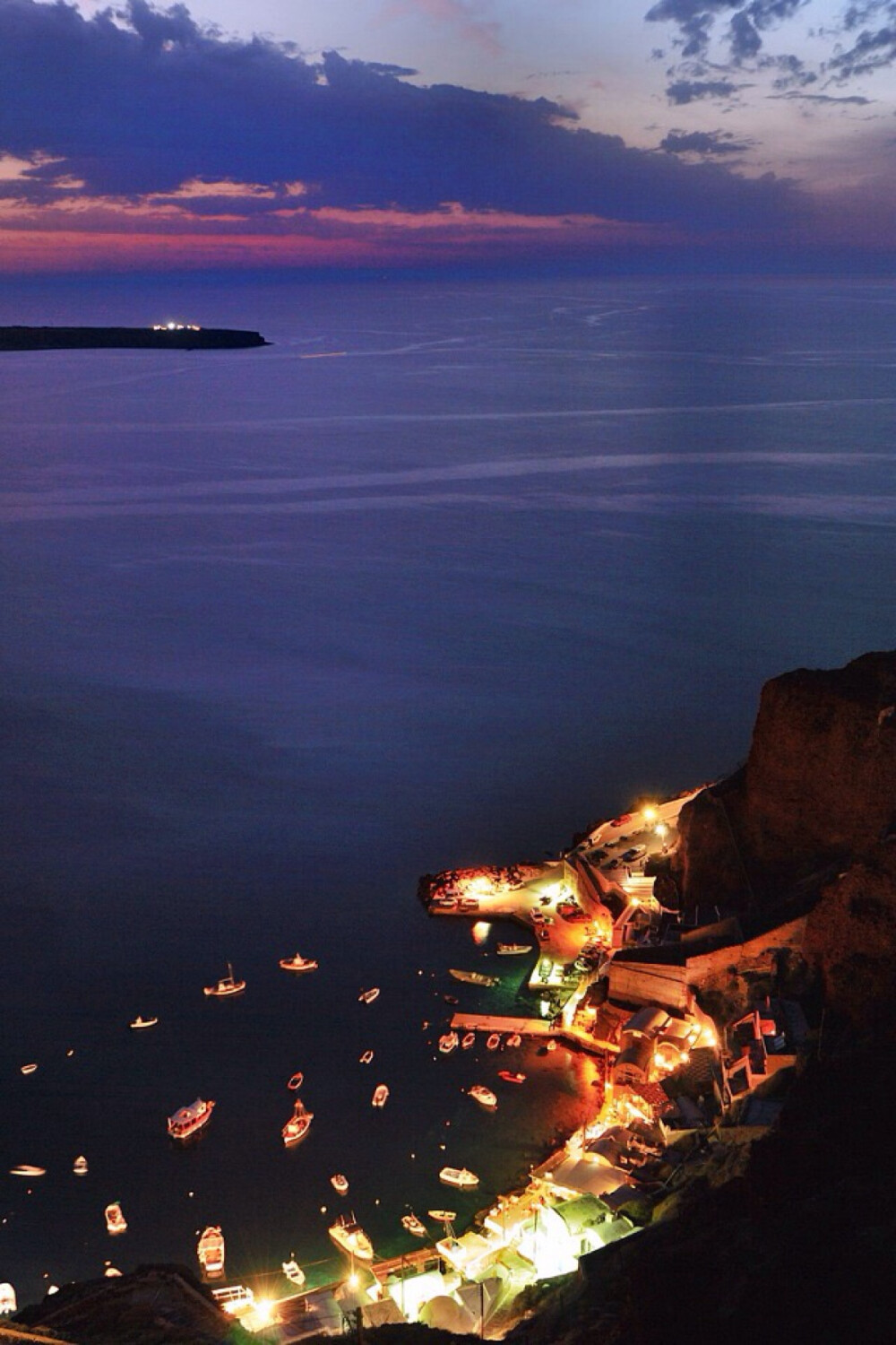 Santorini 圣托里尼岛的夜景
