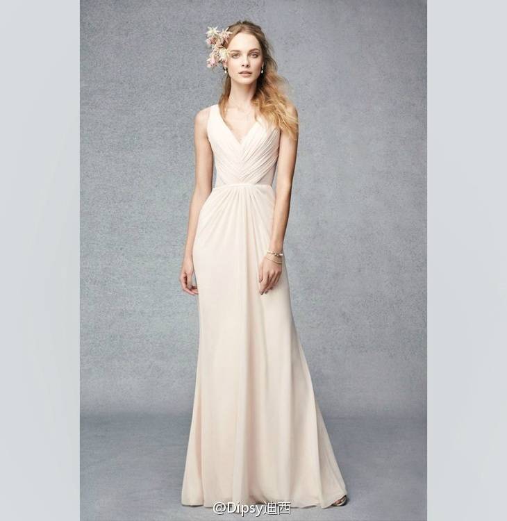 Monique Lhuillier Fall 2015 Bridesmaid Collections┃之前有介绍过的婚纱仙牌也是为新娘和她的伴娘姐妹团们考虑周到，随即推出的秋冬季伴娘礼服裙系列就是设计师在听取了众多客户抱怨其&amp;amp;quot;婚纱过仙导致姐妹们无裙可配&amp;amp;quot;的抱怨之后专门为一众伴嫁仙女所打造.....转自微博